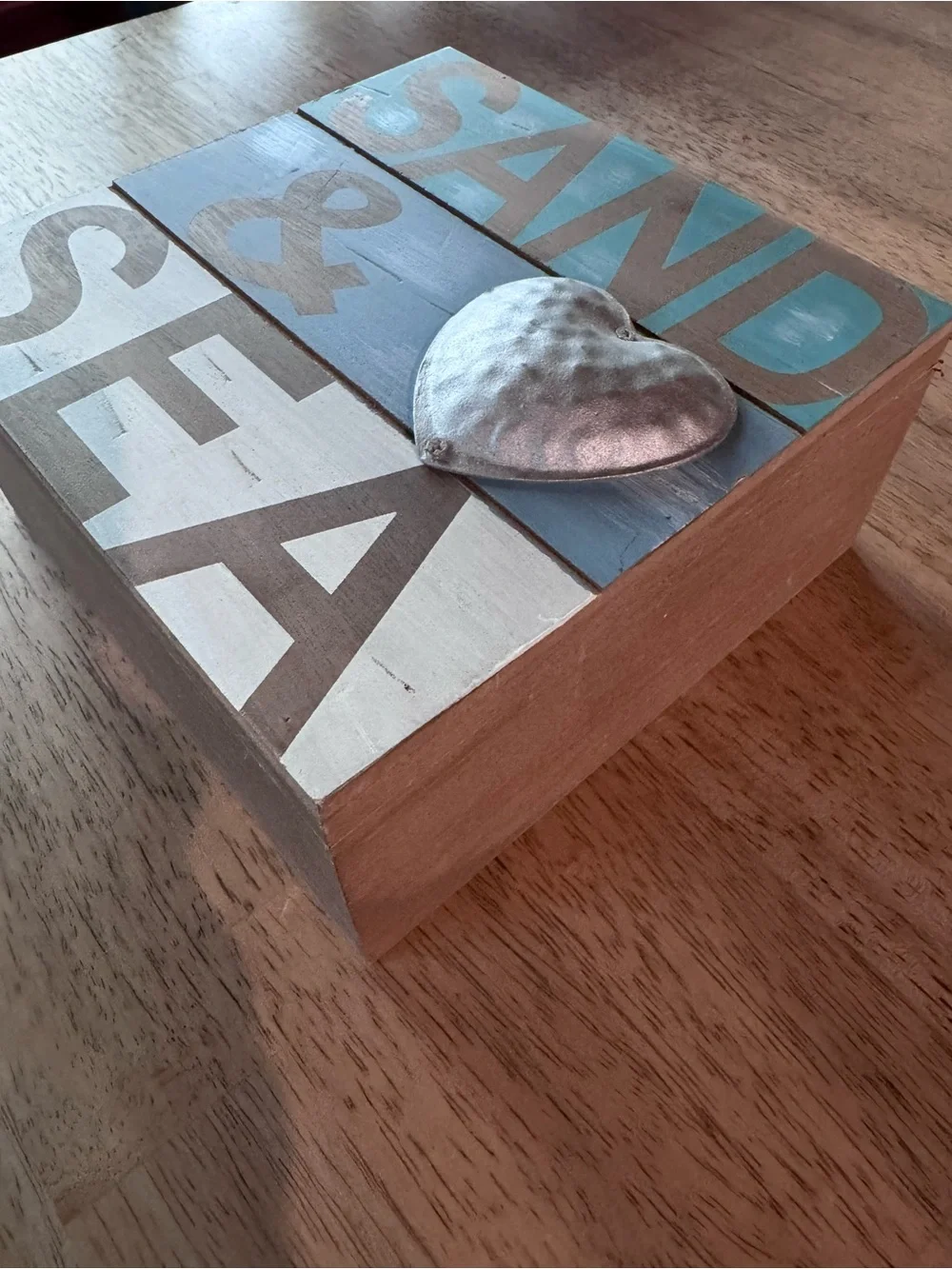 SAND & SEA Coastal storage box with Metal Heart - Blue, White, Brown